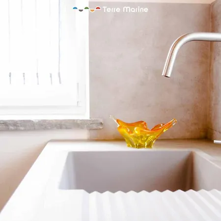 Il Borgo Del Silenzio-vivo Per Lei, Terre Marine * لا سبيتسْيا